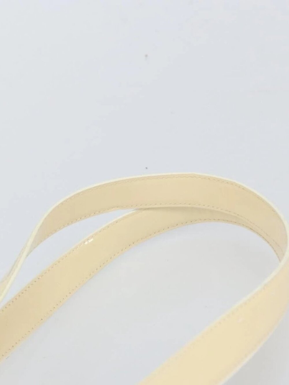 CHANEL Tote Bag Patent leather Beige Gold CC - Picture 9 of 16